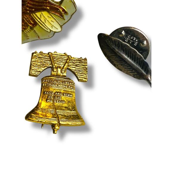 Lot of 4 Vintage Lapel Pins .75" Eagle Flag Liberty Bell Feather Assorted - Picture 3 of 7